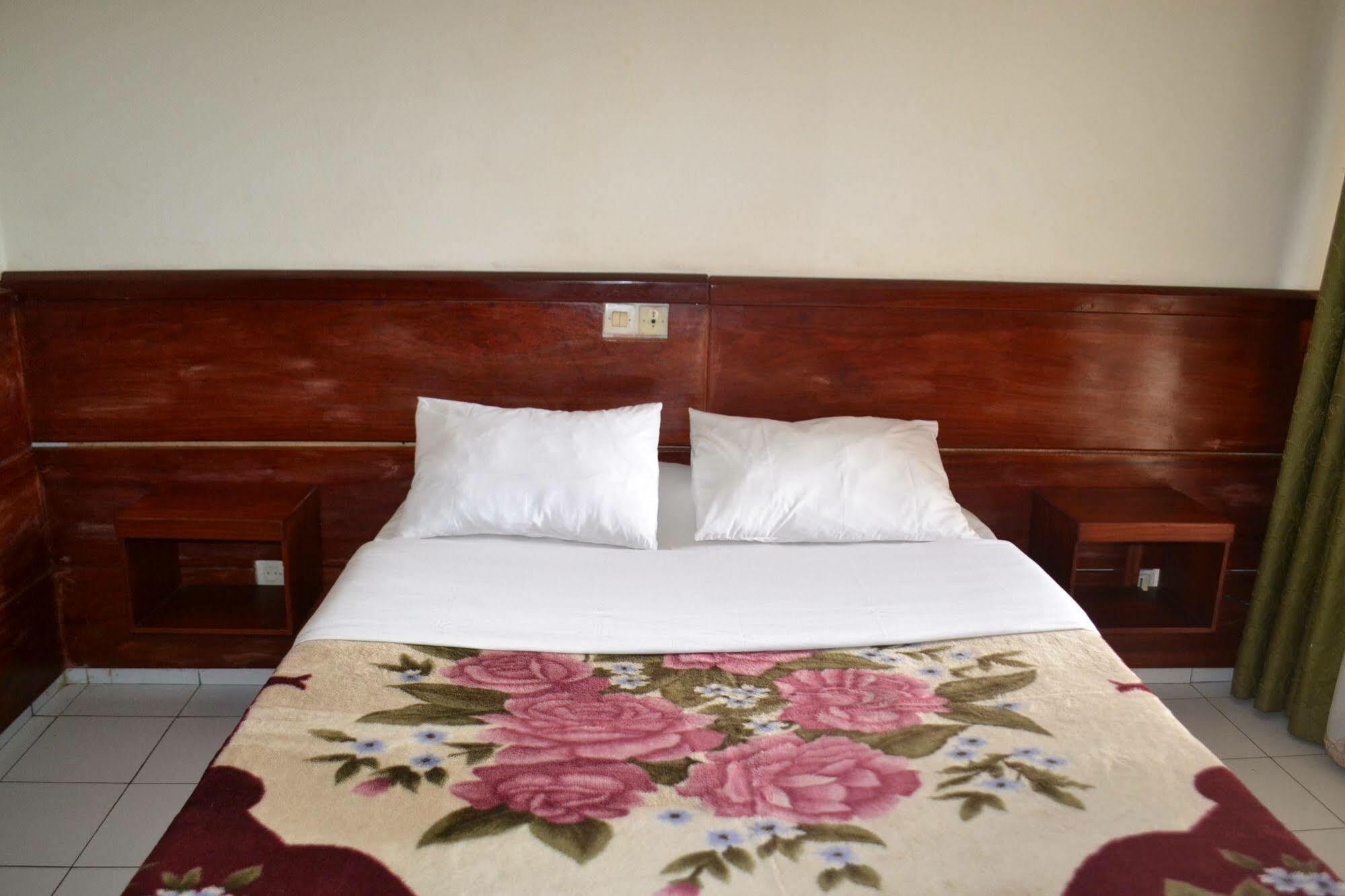 Hotel Le Diplomate Yaounde Exterior photo